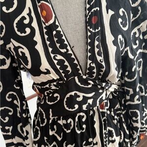 Zara Black and White Long Sleeve Dress